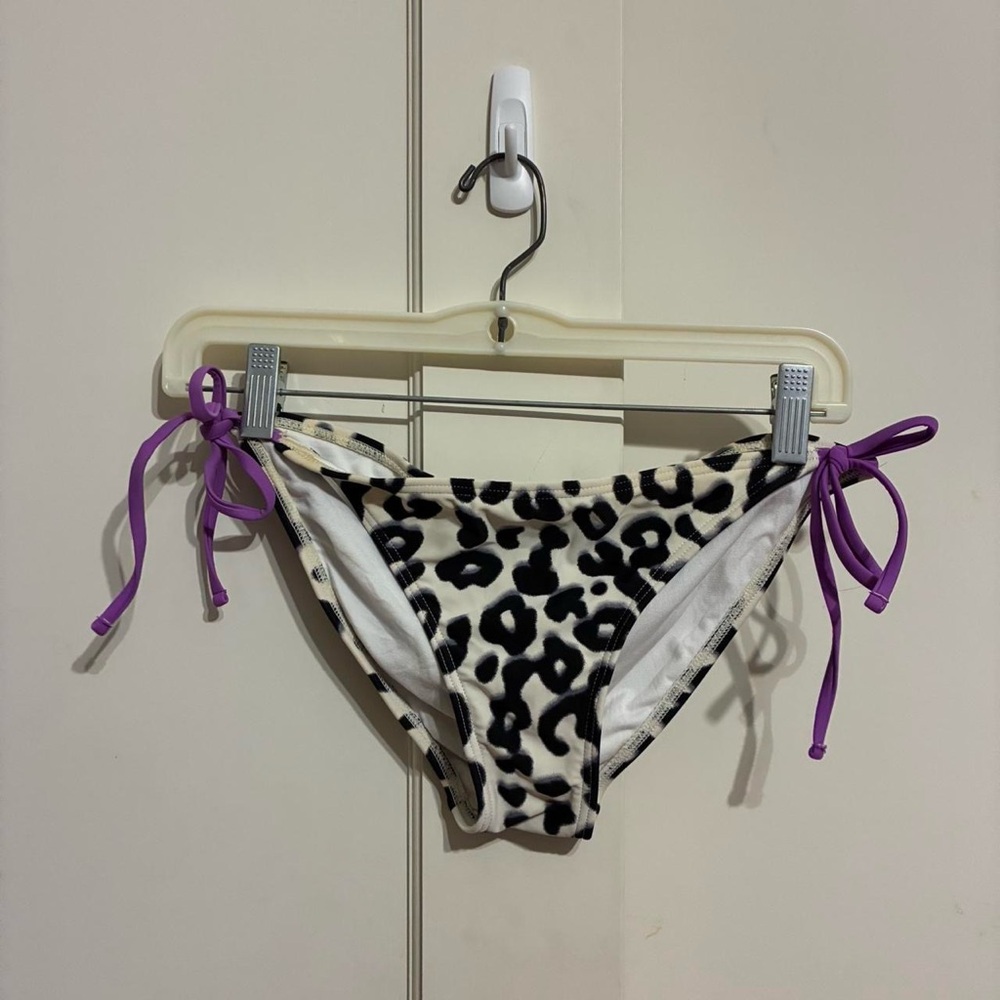 Xhilaration Leopard print and purple bikini bottoms!